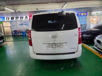 Hyundai Starex