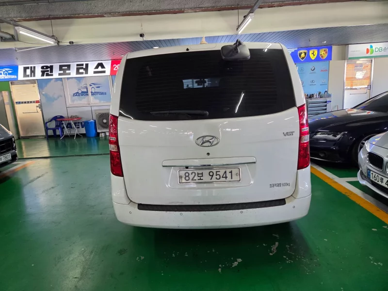 Hyundai Starex