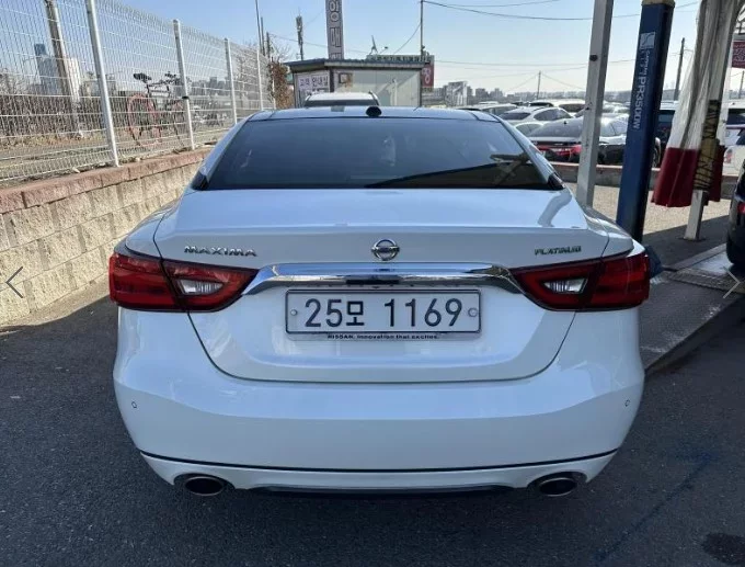 Nissan MAXIMA