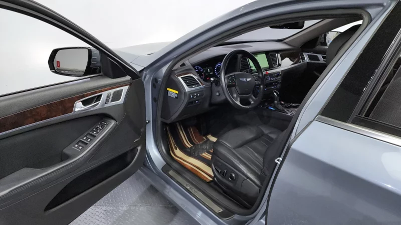 Hyundai Genesis