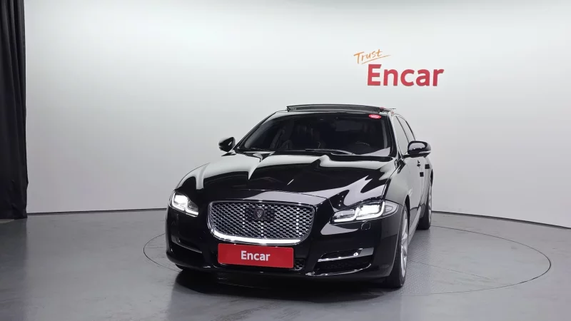 Jaguar XJ