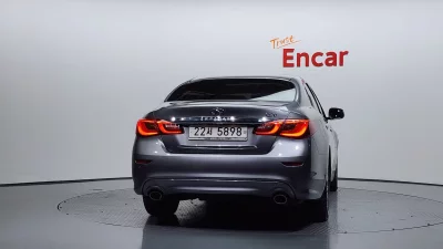 Infiniti Q70