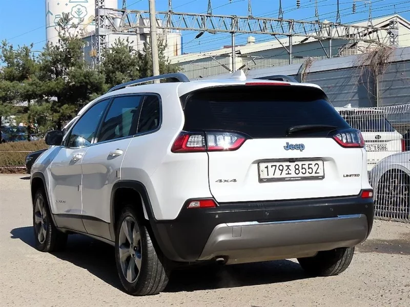 Jeep CHEROKEE