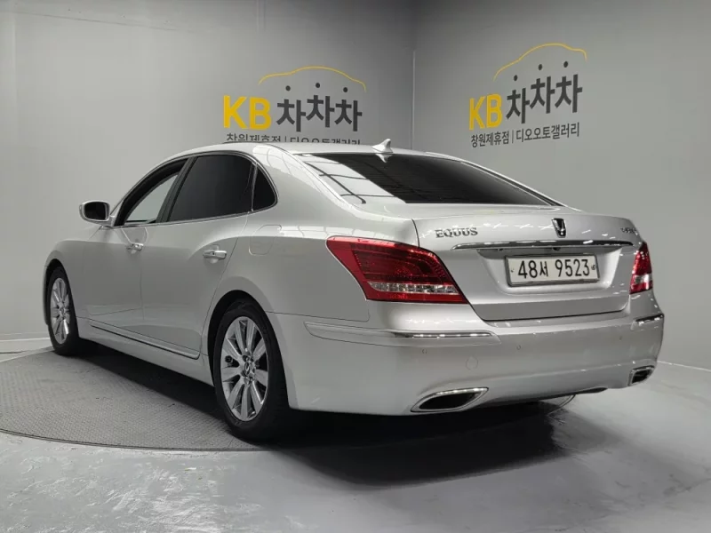 Hyundai Equus