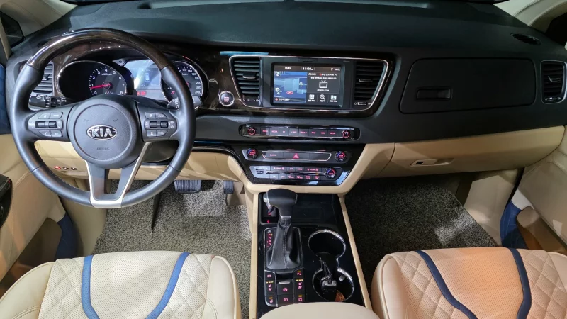 Kia Carnival