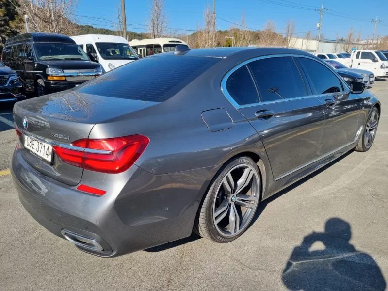 BMW 7-Series