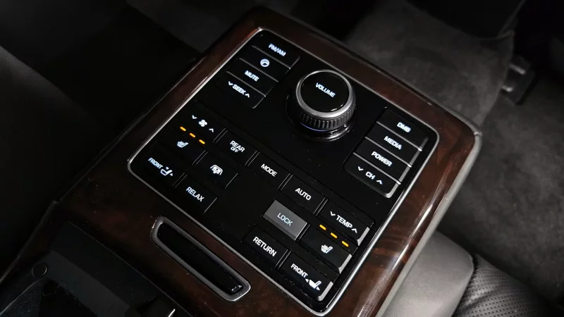 Hyundai Equus