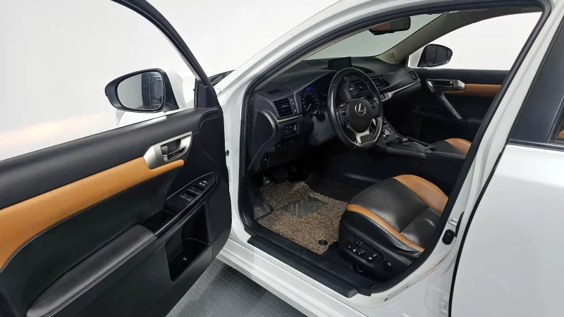 Lexus CT200h