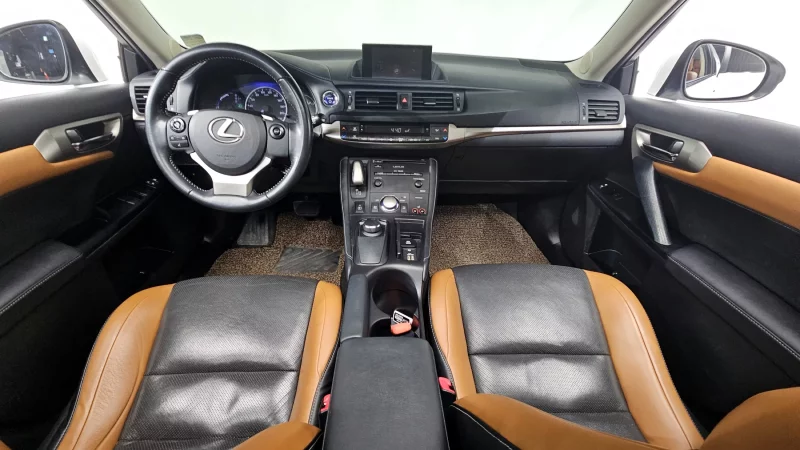 Lexus CT200h
