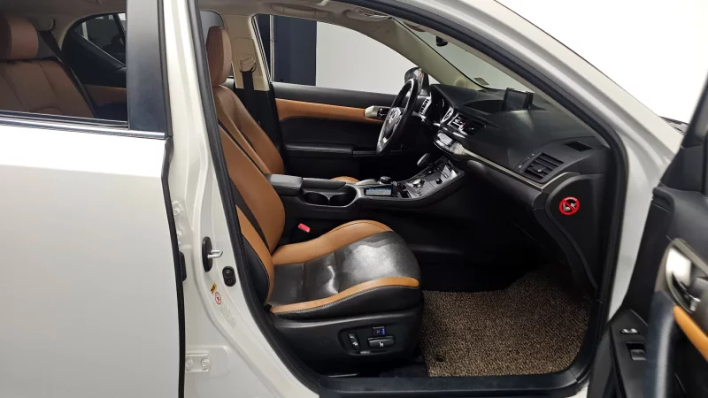 Lexus CT200h