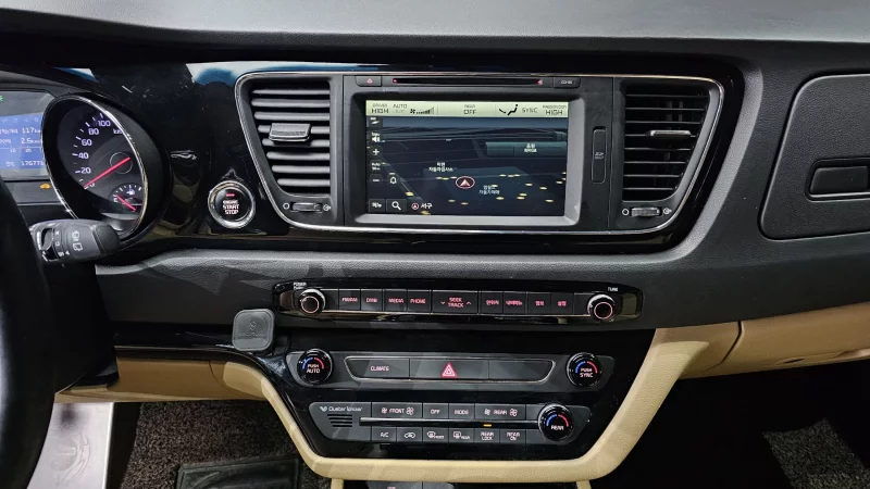 Kia Carnival