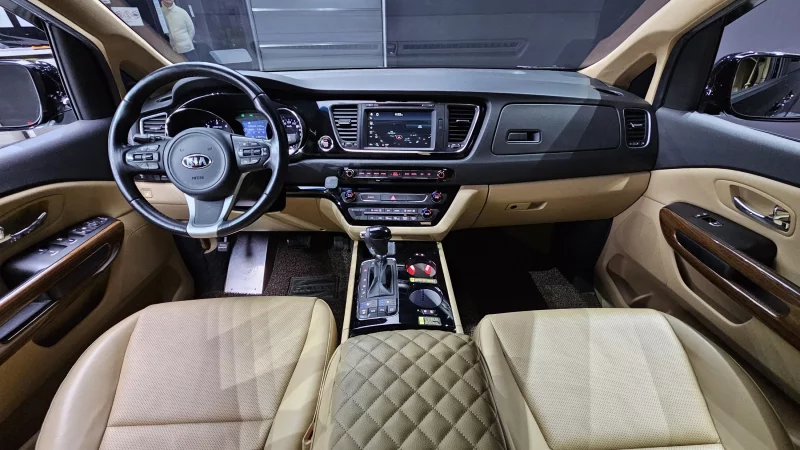 Kia Carnival