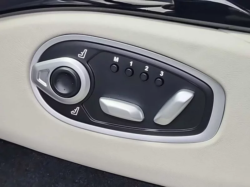 Aston Martin VANTAGE