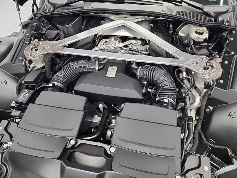 Aston Martin VANTAGE