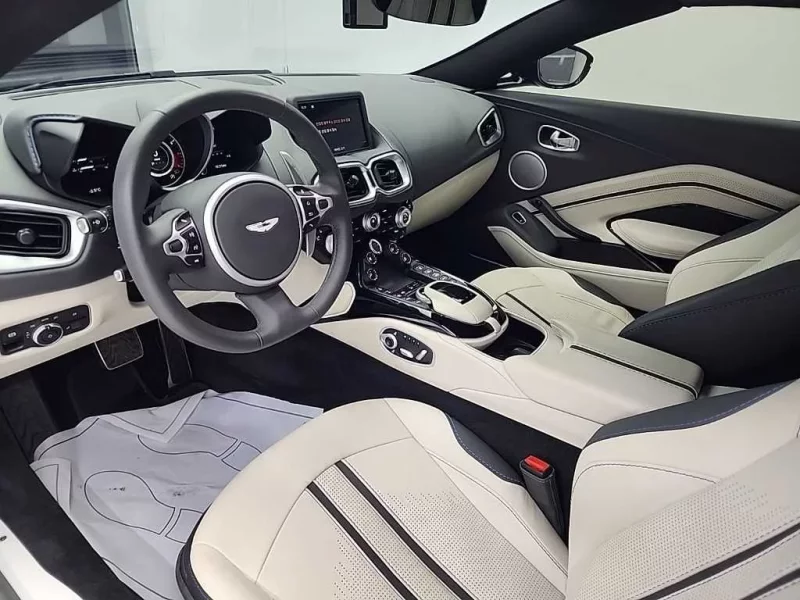 Aston Martin VANTAGE