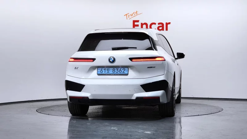 BMW iX