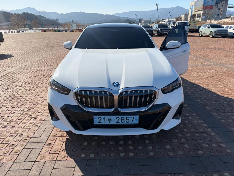 BMW i5
