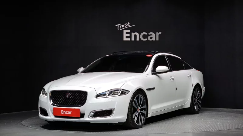 Jaguar XJ