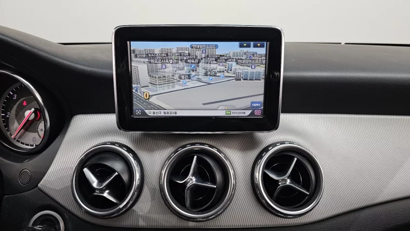 Mercedes-Benz GLA-Class