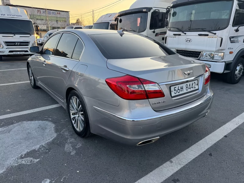 Hyundai Genesis