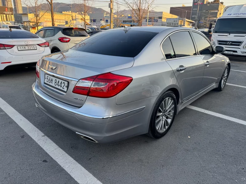 Hyundai Genesis