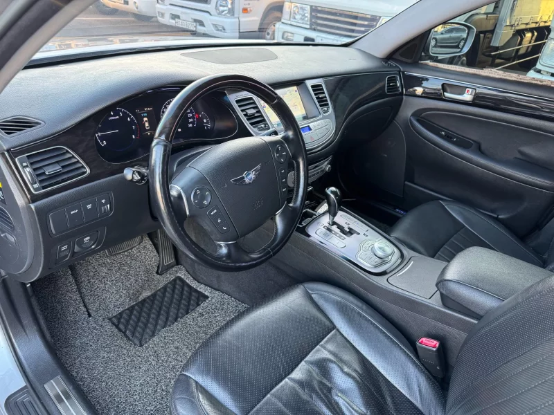 Hyundai Genesis