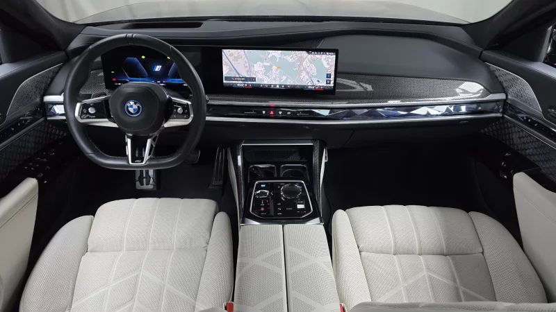 BMW i7