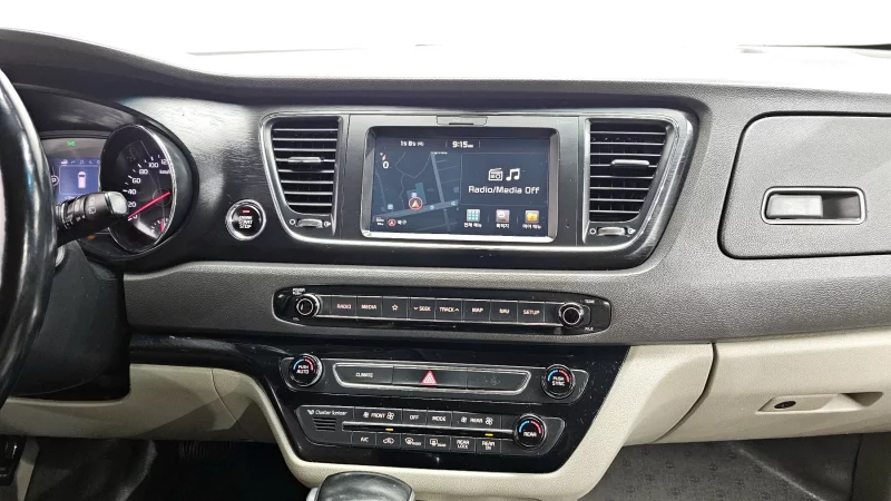 Kia Carnival