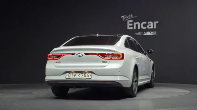 Renault SM6