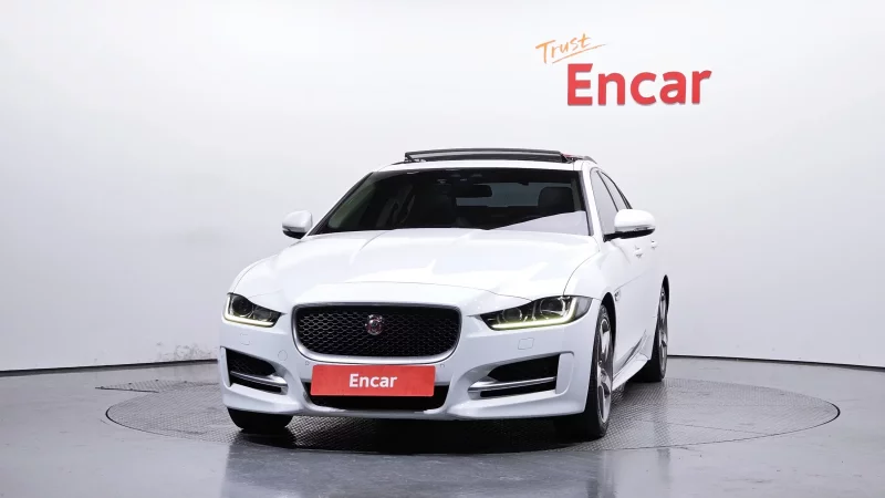 Jaguar XE