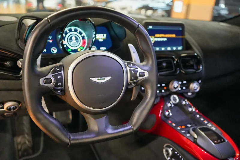 Aston Martin VANTAGE