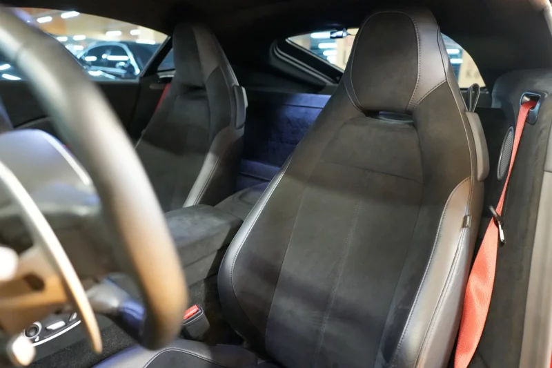 Aston Martin VANTAGE