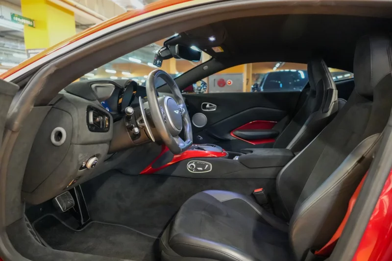 Aston Martin VANTAGE