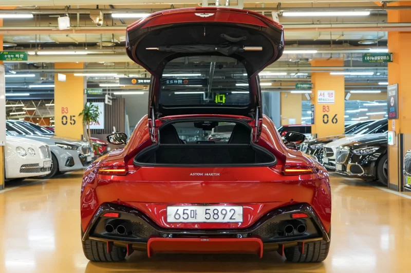 Aston Martin VANTAGE