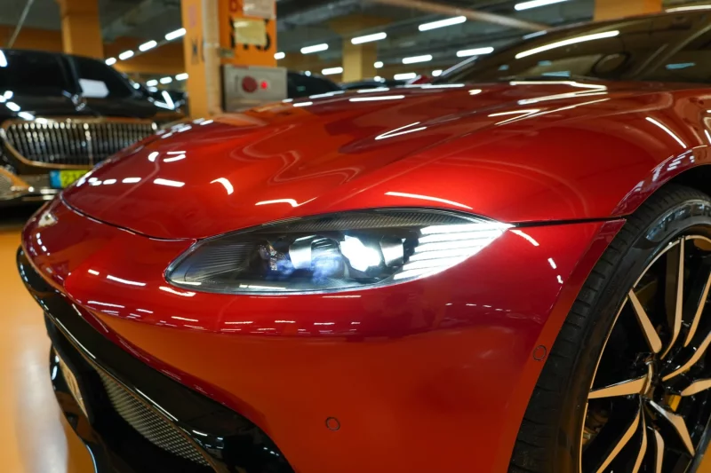 Aston Martin VANTAGE