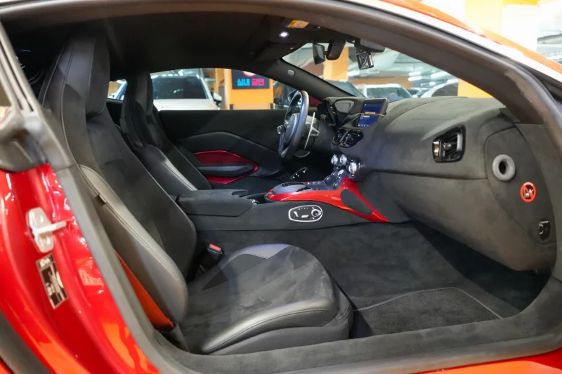 Aston Martin VANTAGE