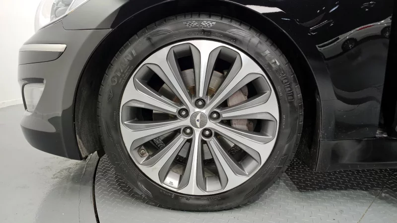 Hyundai Genesis