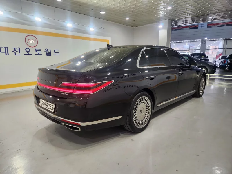 Genesis G90