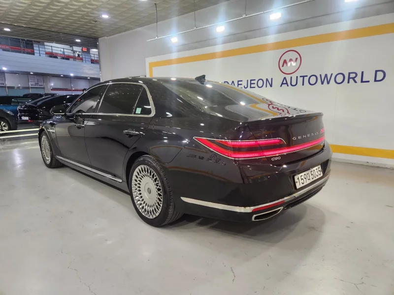 Genesis G90