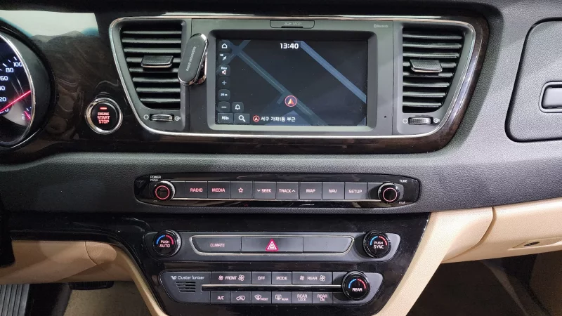 Kia Carnival