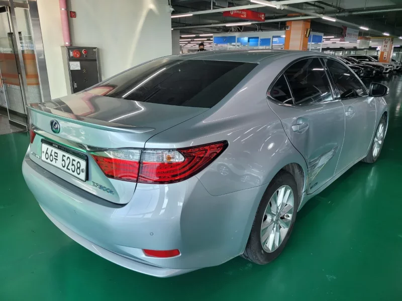 Lexus ES300h