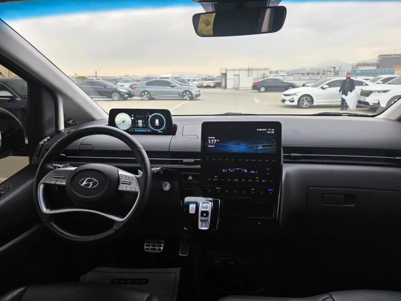 Hyundai Staria