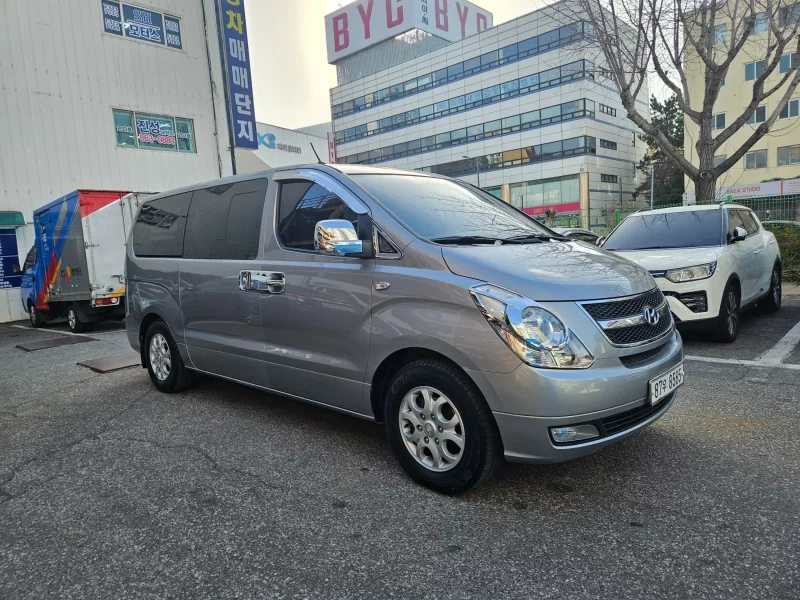 Hyundai Starex