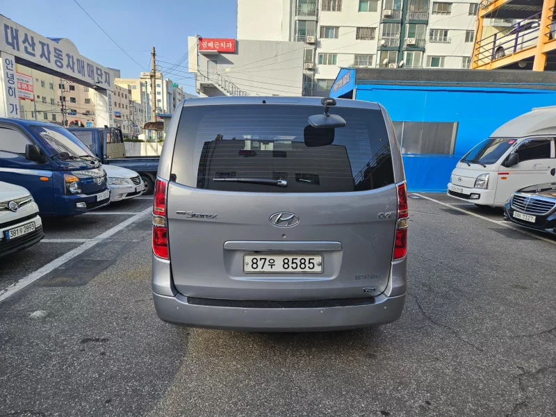 Hyundai Starex