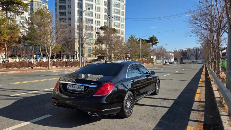 Mercedes-Benz S-Class