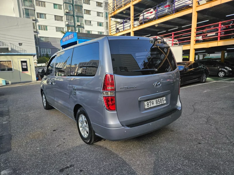 Hyundai Starex