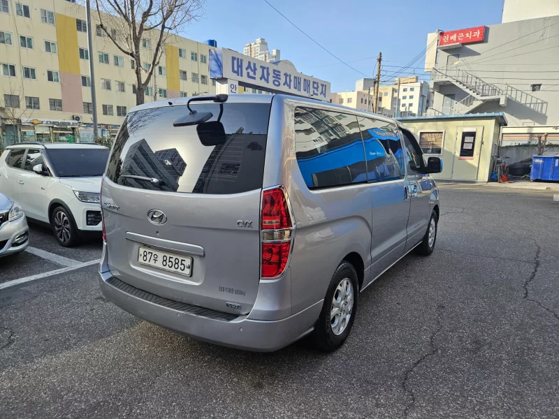 Hyundai Starex