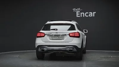 Mercedes-Benz GLA-Class