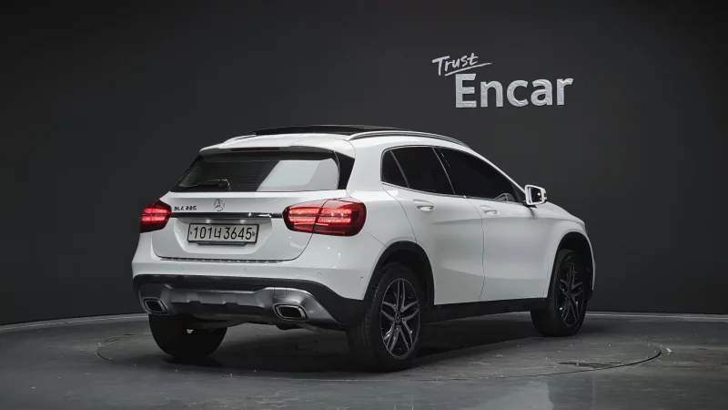 Mercedes-Benz GLA-Class