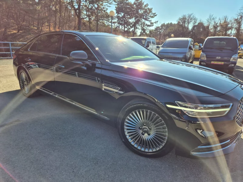 Genesis G90